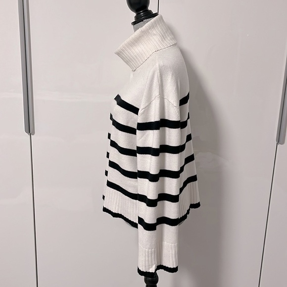 LAUNDRY Striped Turtleneck Sweater Wide Arm, Size M - Picture 5 of 8